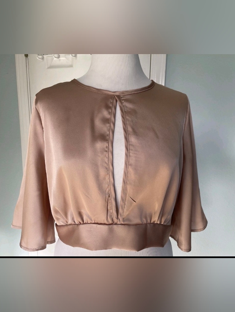 Charlotte Russe Satin Keyhole Crop Top in Beige Rose XL